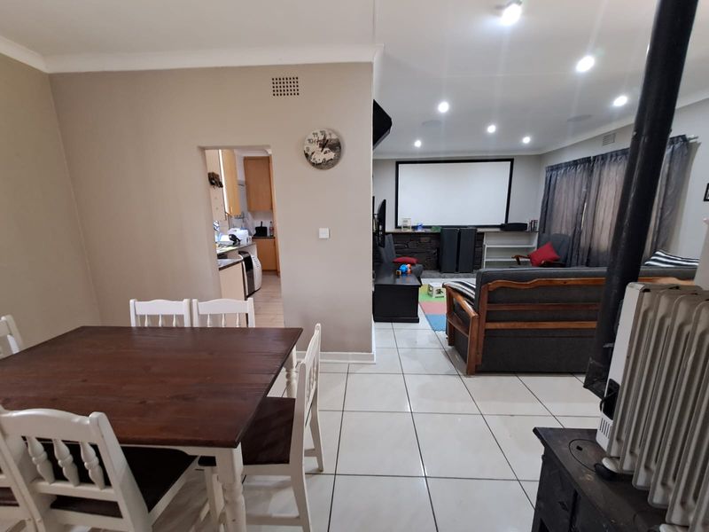 COZY BARGAIN FAMILY HOME IN Three Rivers – PRICED TO SELL! - Photo 3
