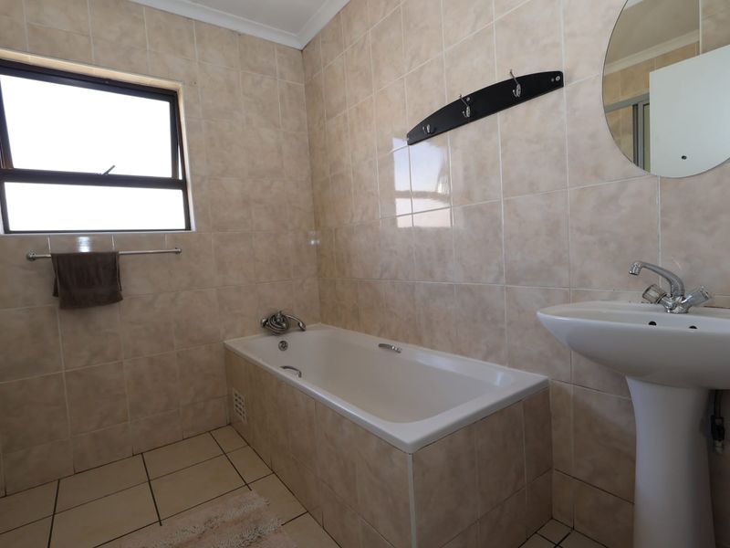 Neat & Secure 1st Floor Sectional Title – Perfect Starter or Investment Opportunity! - Photo 6