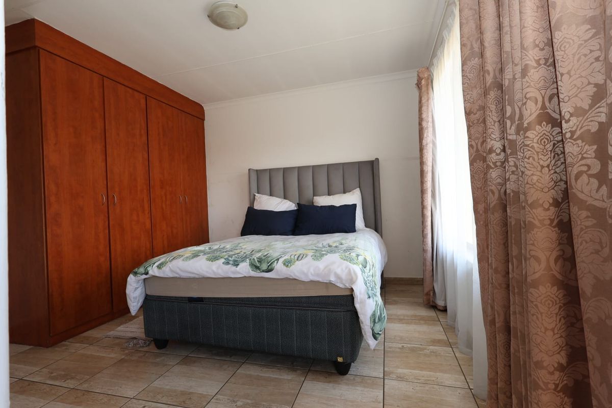 Neat & Secure 1st Floor Sectional Title – Perfect Starter or Investment Opportunity! - Photo 3