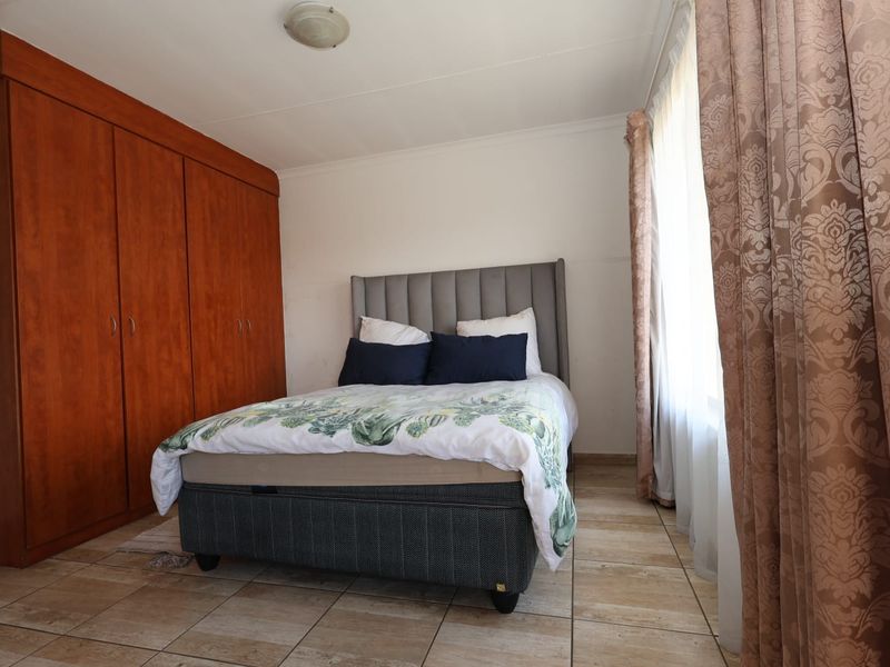 Neat & Secure 1st Floor Sectional Title – Perfect Starter or Investment Opportunity! - Photo 3