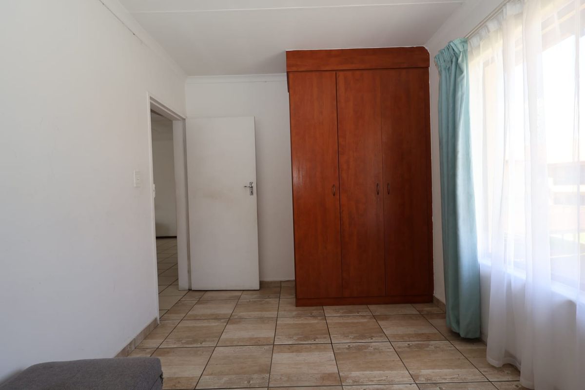 Neat & Secure 1st Floor Sectional Title – Perfect Starter or Investment Opportunity! - Photo 5