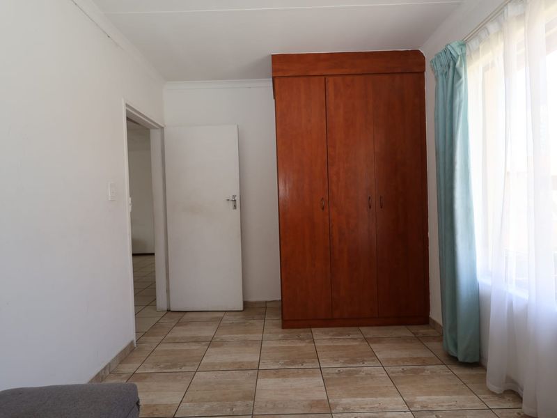 Neat & Secure 1st Floor Sectional Title – Perfect Starter or Investment Opportunity! - Photo 5