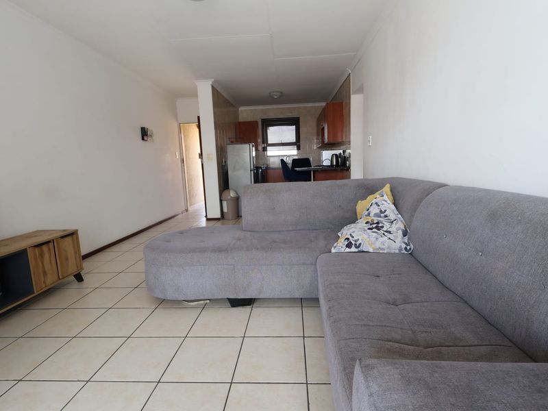 Neat & Secure 1st Floor Sectional Title – Perfect Starter or Investment Opportunity! - Photo 8