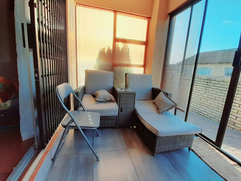 Facebrick townhouse to let in popular complex - Photo 3