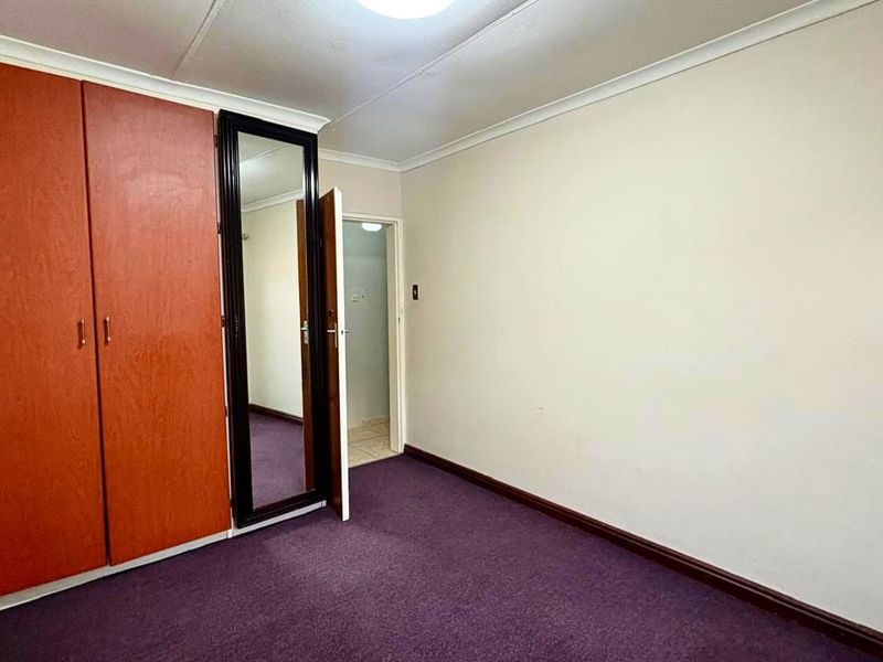 Solid Face-Brick Home with 2-Bedroom Flat – Practical Living with Extra Space - Photo 9