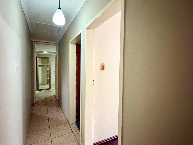 Solid Face-Brick Home with 2-Bedroom Flat – Practical Living with Extra Space - Photo 7