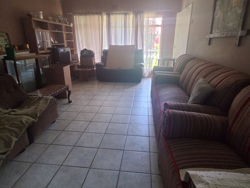 Surprisingly well kept and spacious. This 3 bedrooms Family in Three Rivers is a must View. - Photo 10