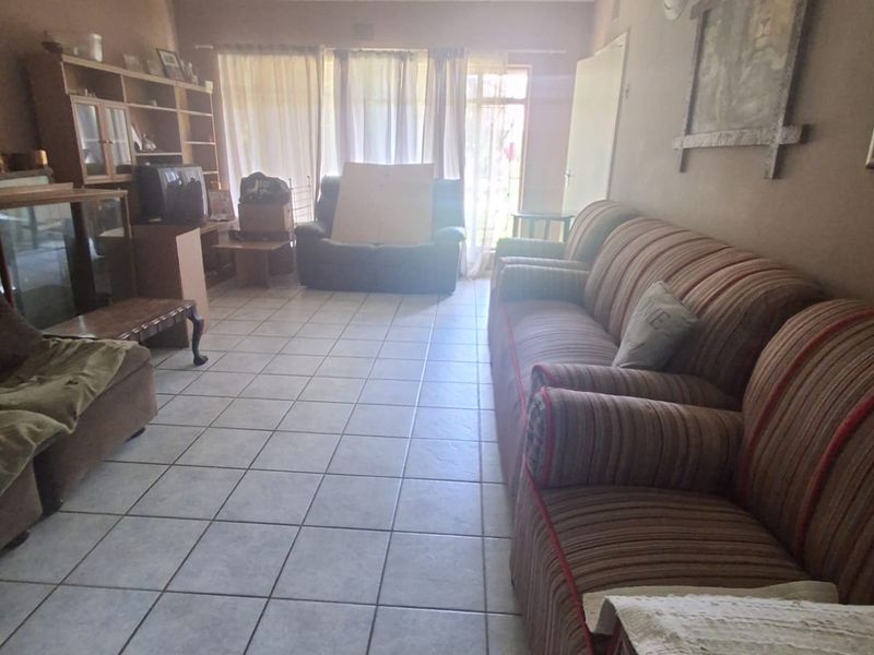 Surprisingly well kept and spacious. This 3 bedrooms Family in Three Rivers is a must View. - Photo 8