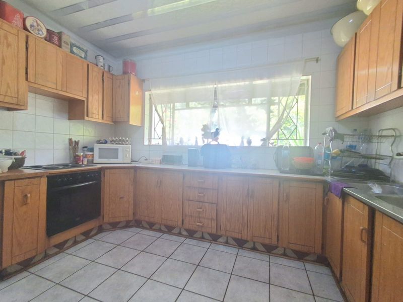 Surprisingly well kept and spacious. This 3 bedrooms Family in Three Rivers is a must View. - Photo 7
