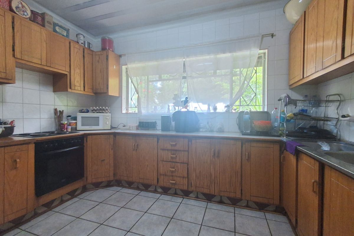 Surprisingly well kept and spacious. This 3 bedrooms Family in Three Rivers is a must View. - Photo 5