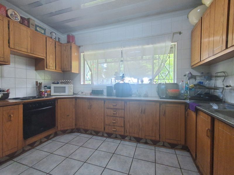 Surprisingly well kept and spacious. This 3 bedrooms Family in Three Rivers is a must View. - Photo 5
