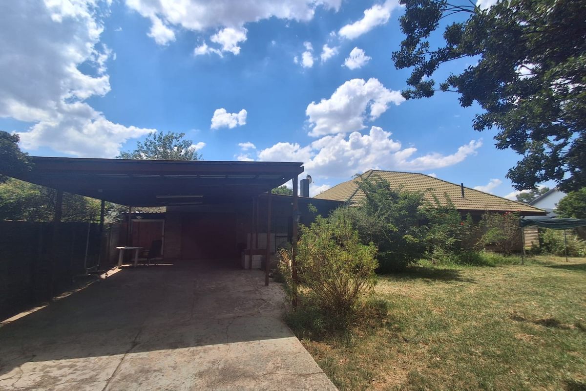 Surprisingly well kept and spacious. This 3 bedrooms Family in Three Rivers is a must View. - Photo 3