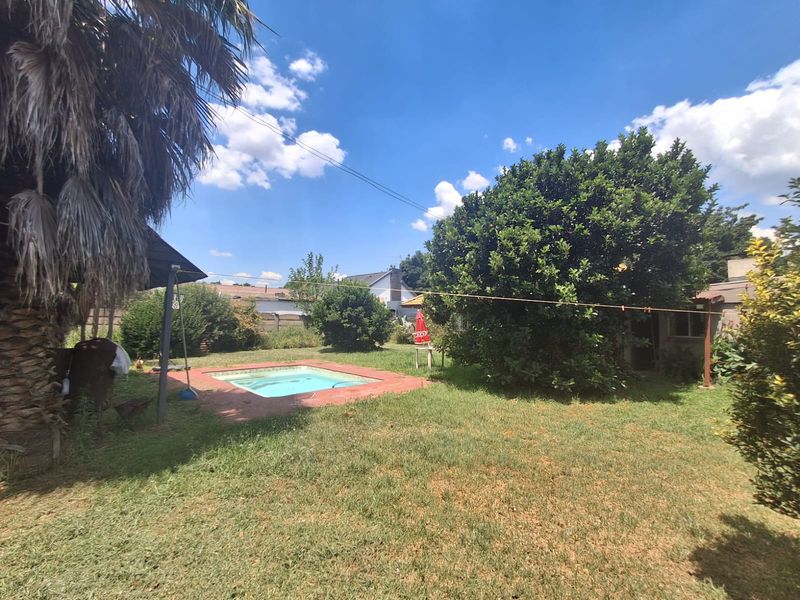 Surprisingly well kept and spacious. This 3 bedrooms Family in Three Rivers is a must View. - Photo 2