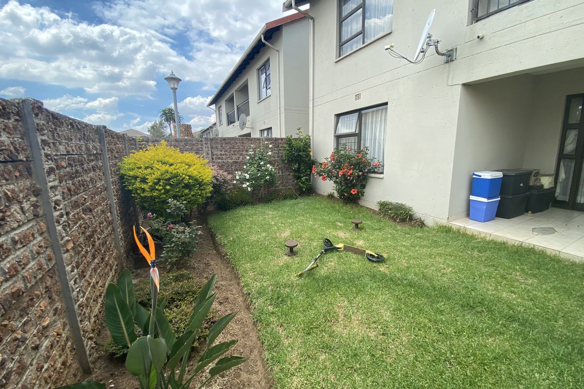 3 Bedroom Ground Floor Unit For Sale In Parkrand - Photo 2