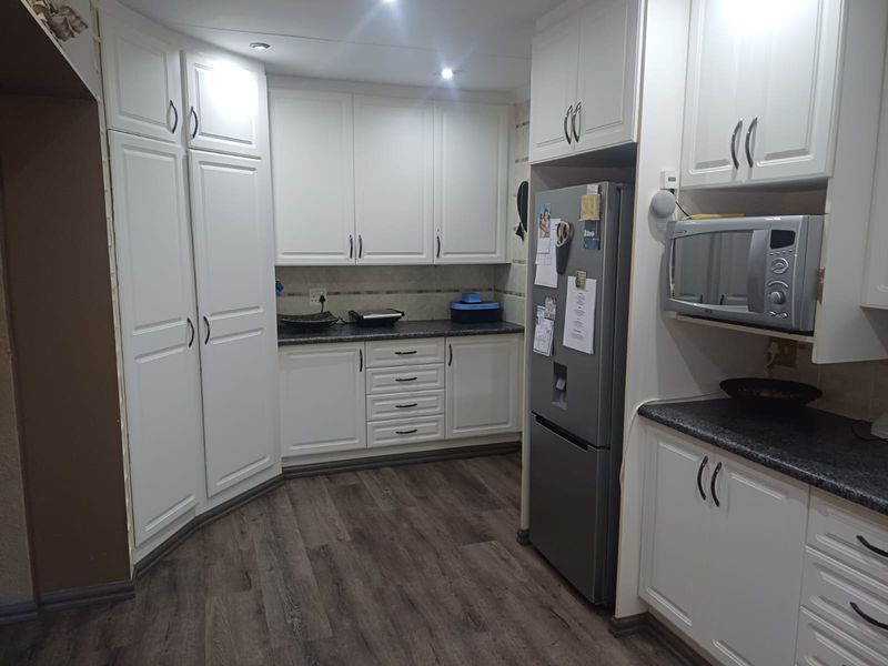 Exceptional Smart Home with Sustainable Living and Immaculate Garden - Photo 6