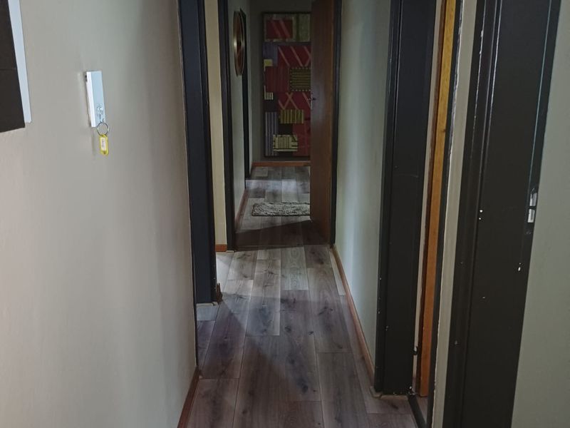 Exceptional Smart Home with Sustainable Living and Immaculate Garden - Photo 7