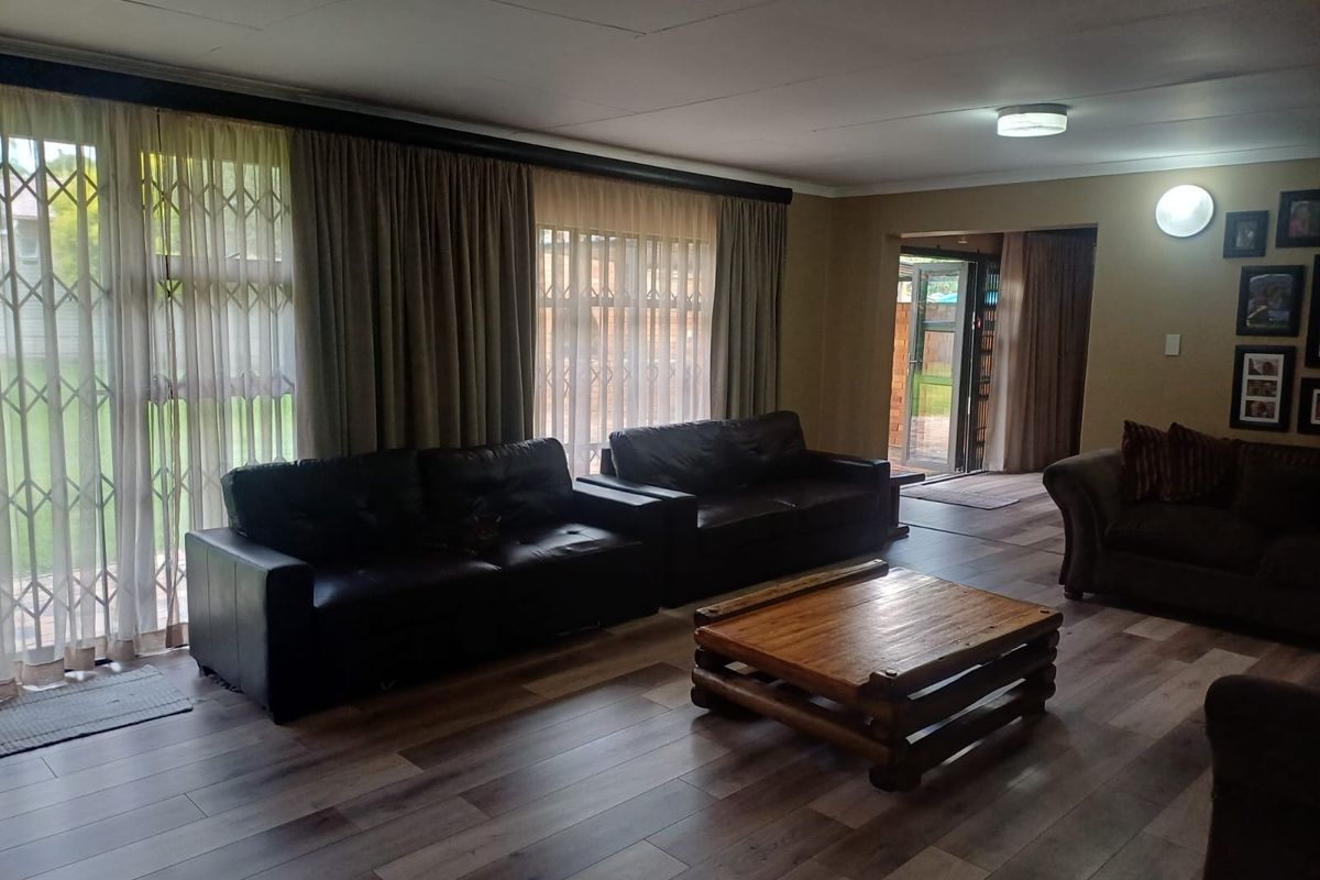 Exceptional Smart Home with Sustainable Living and Immaculate Garden - Photo 3