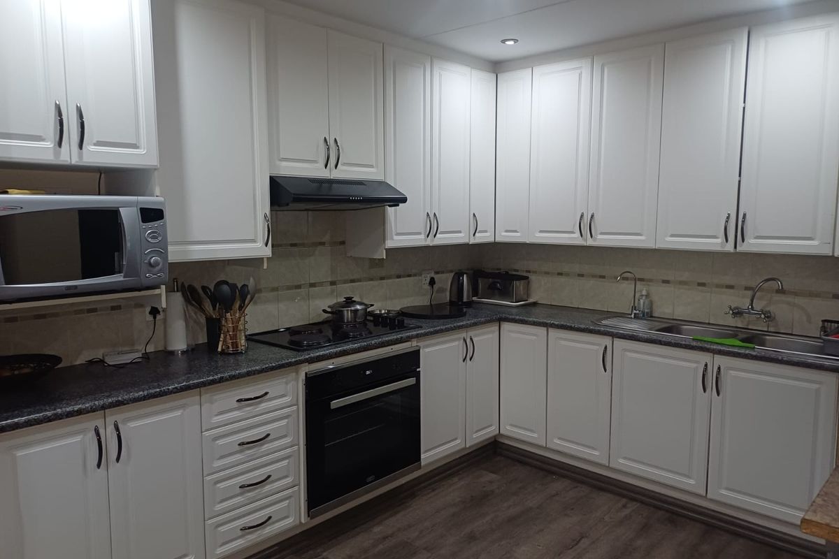 Exceptional Smart Home with Sustainable Living and Immaculate Garden - Photo 5