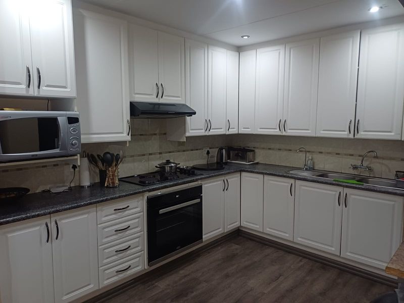 Exceptional Smart Home with Sustainable Living and Immaculate Garden - Photo 5