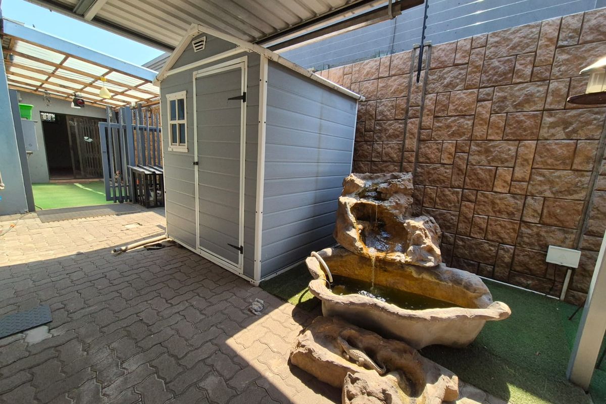 !FULL TITLE TOWNHOUSE FOR SALE! - Photo 2