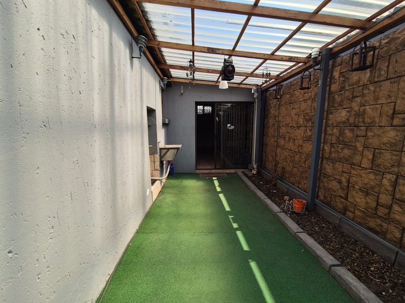 !FULL TITLE TOWNHOUSE FOR SALE! - Photo 5