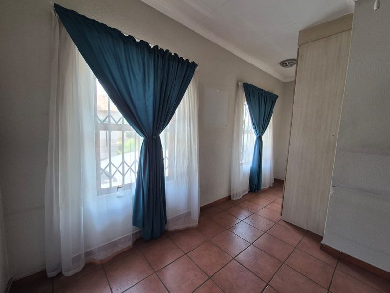 !FULL TITLE TOWNHOUSE FOR SALE! - Photo 6