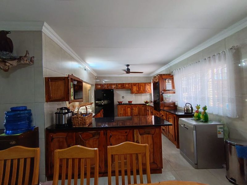 Stunning 3 Bedroom House Magalieskruin - Photo 10