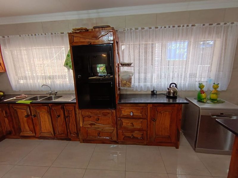 Stunning 3 Bedroom House Magalieskruin - Photo 9