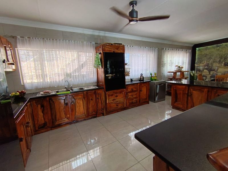 Stunning 3 Bedroom House Magalieskruin - Photo 8