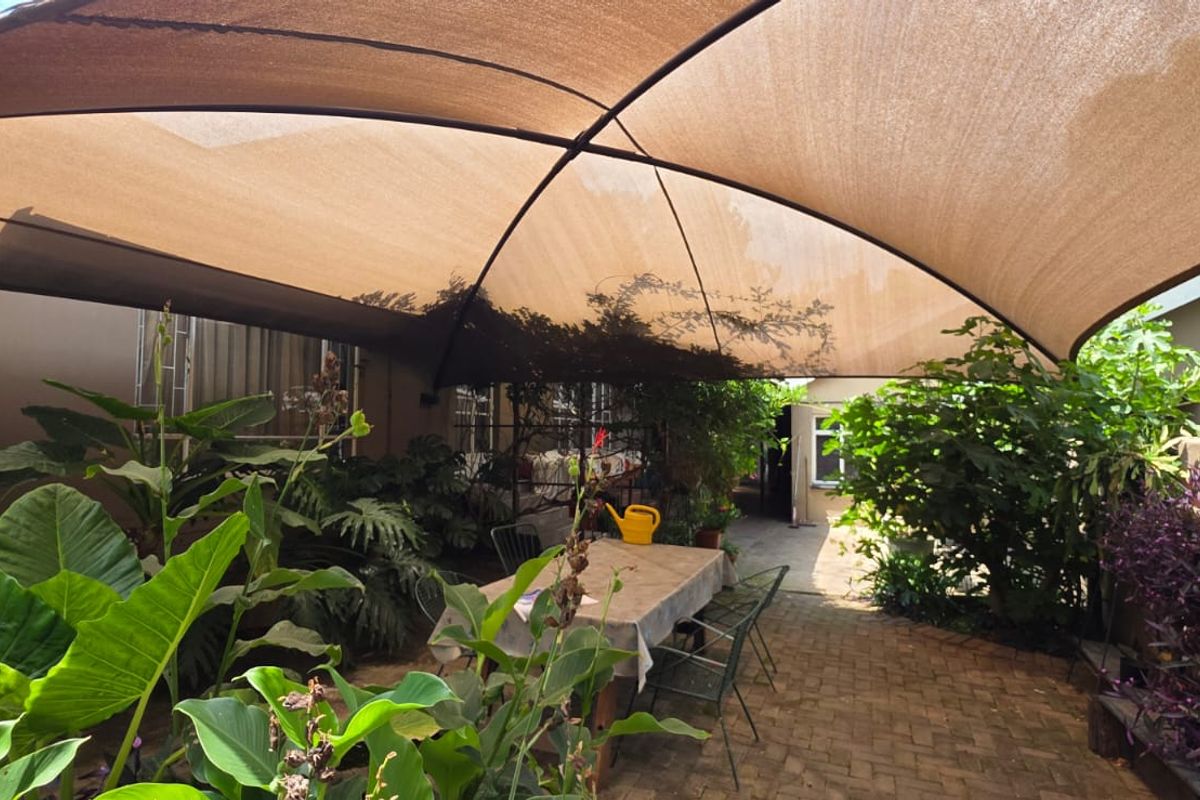 Garden Oasis | Rare Antique Gem in SW5 Proper – Priced to Sell - Photo 4