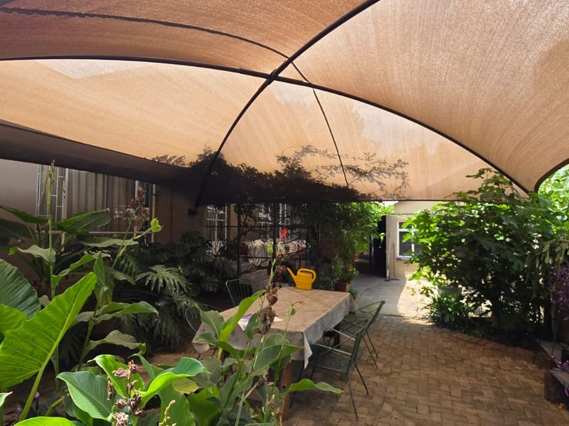 Garden Oasis | Rare Antique Gem in SW5 Proper – Priced to Sell - Photo 4