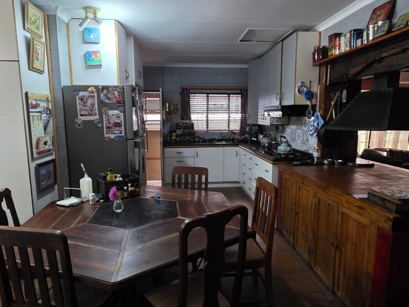 Garden Oasis | Rare Antique Gem in SW5 Proper – Priced to Sell - Photo 9