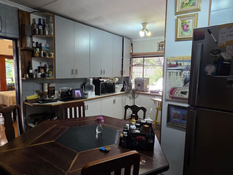 Garden Oasis | Rare Antique Gem in SW5 Proper – Priced to Sell - Photo 8