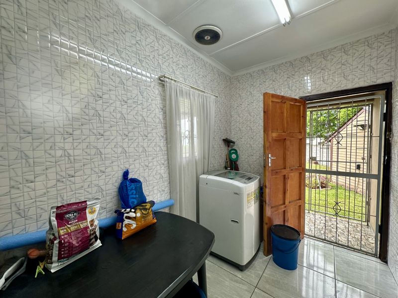 Neat 4-Bedroom Family Home in Prime Arboretum Location - Photo 8