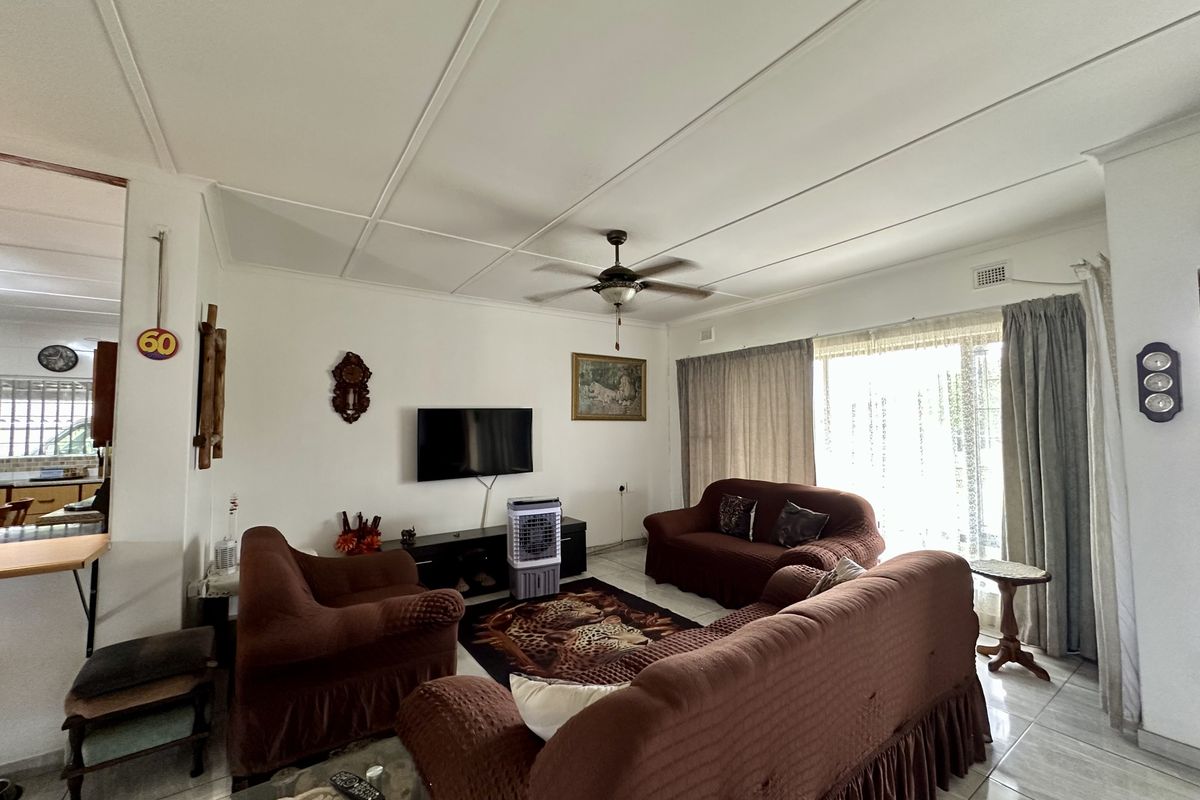 Neat 4-Bedroom Family Home in Prime Arboretum Location - Photo 2