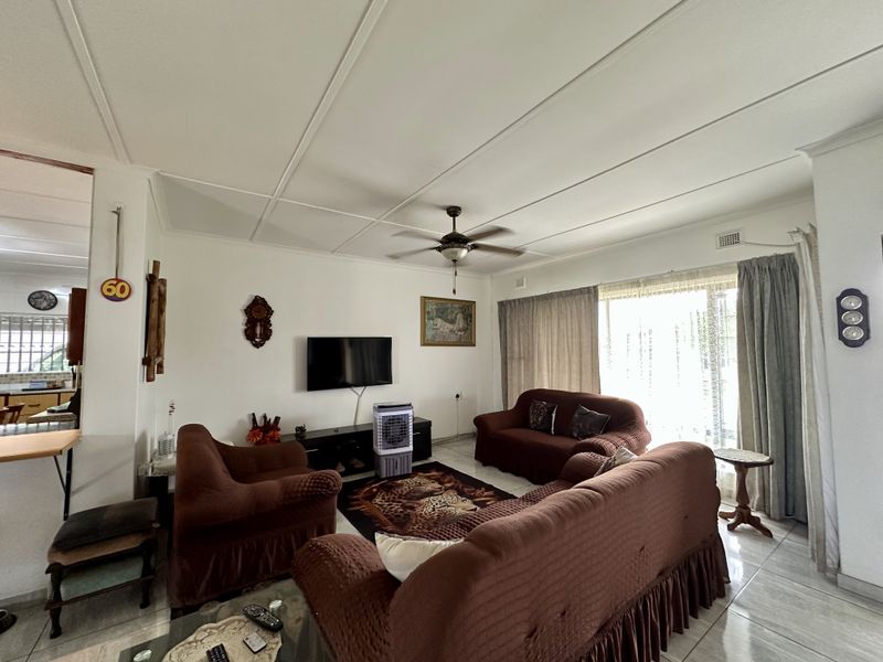 Neat 4-Bedroom Family Home in Prime Arboretum Location - Photo 2