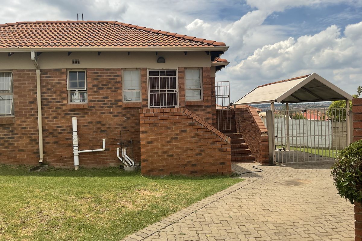Freestanding For Sale In Centurion - Photo 2