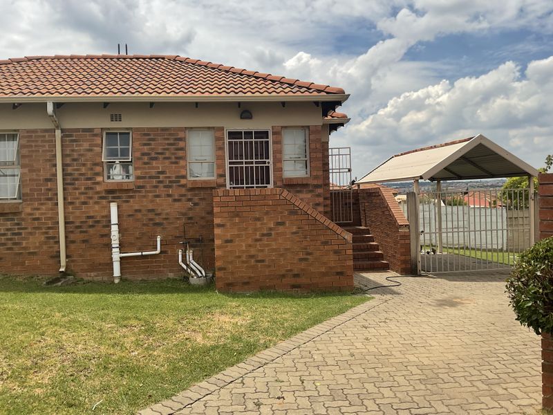 Freestanding For Sale In Centurion - Photo 2