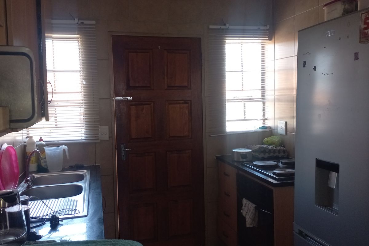 Freestanding For Sale In Centurion - Photo 3