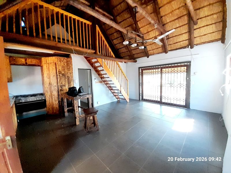 PIGGERY for 2000 pigs, CATTLE kraal, CHICKEN free range, HORSE STABLE - 3 Bedroom house - Photo 4