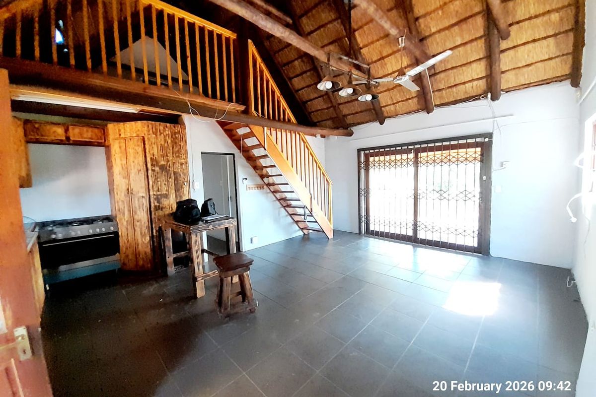 PIGGERY for 2000 pigs, CATTLE kraal, CHICKEN free range, HORSE STABLE - 3 Bedroom house - Photo 4