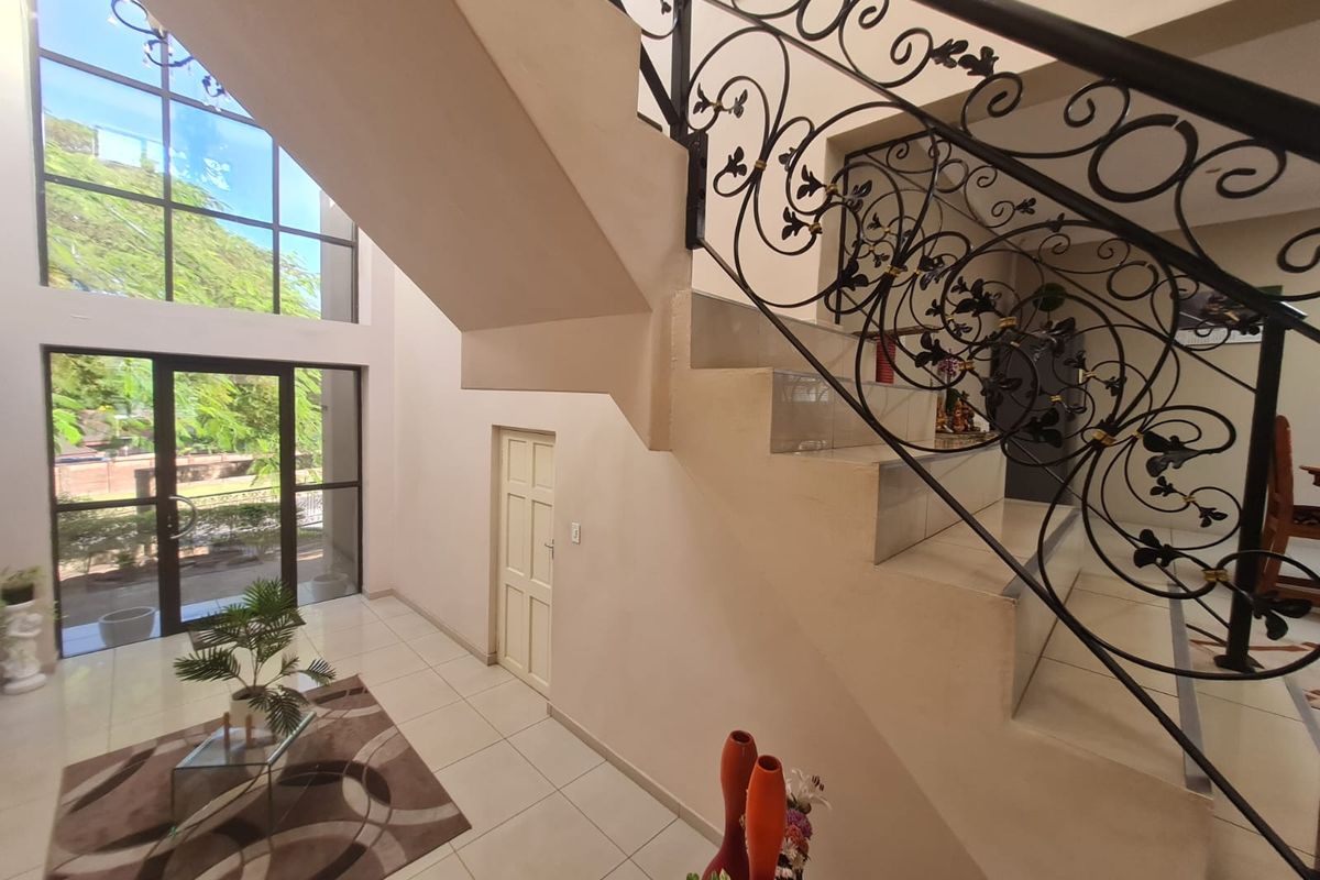 Luxury multi level 4 bedroom house for sale - Photo 3