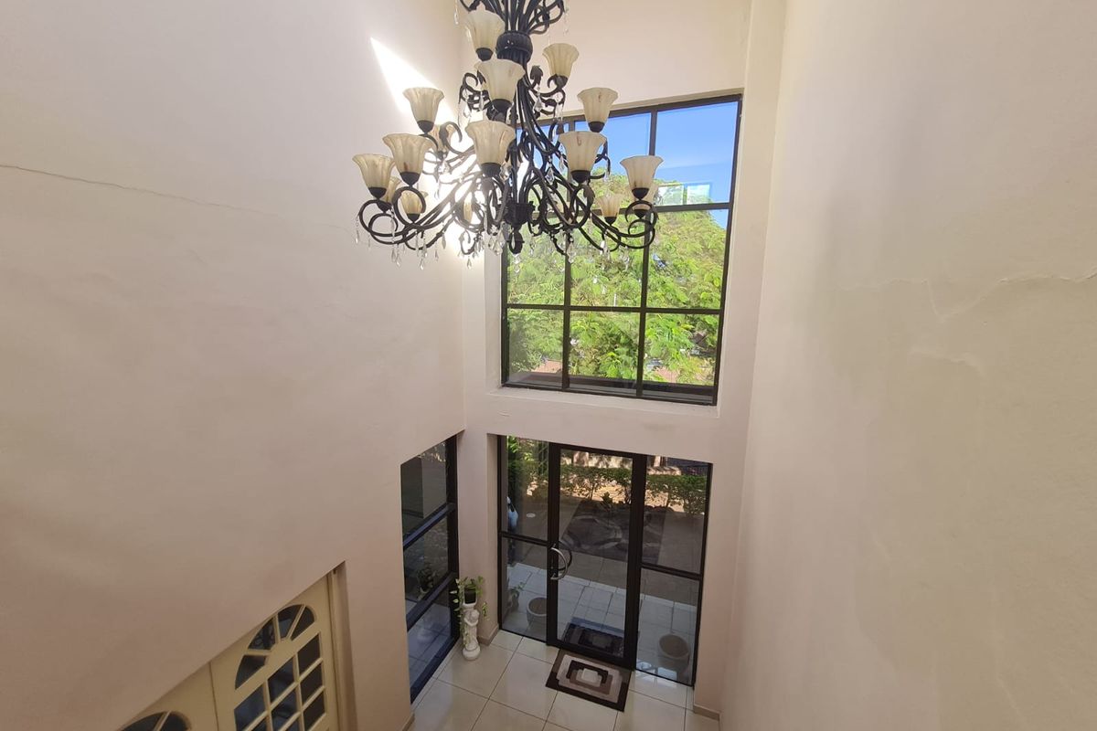 Luxury multi level 4 bedroom house for sale - Photo 5