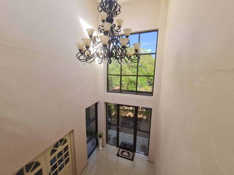 Luxury multi level 4 bedroom house for sale - Photo 5