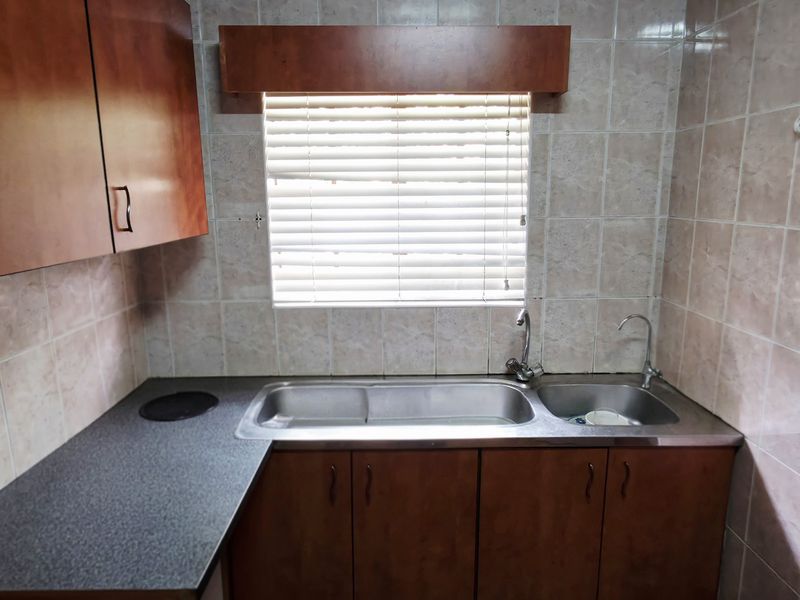 A Sophisticated 2-Bedroom En-Suite Residence Designed for the Discerning Buyer. - Photo 10