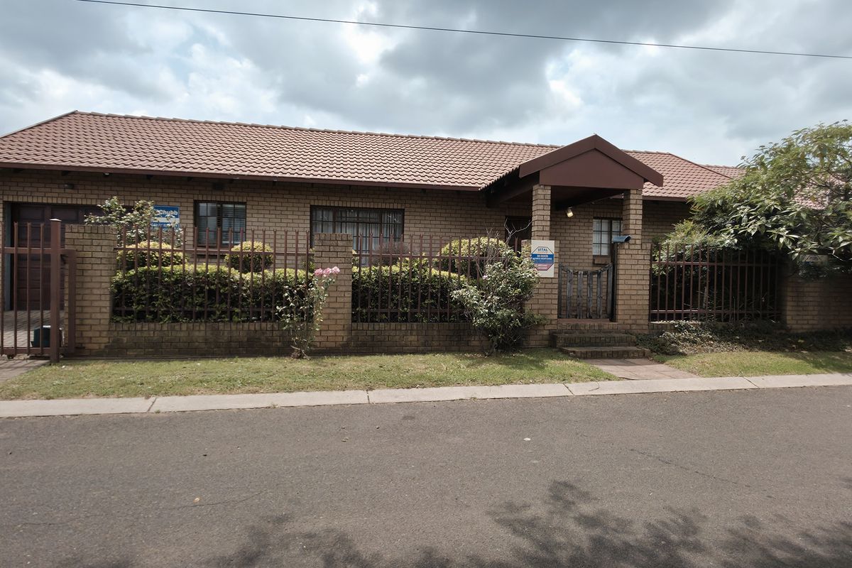 A Sophisticated 2-Bedroom En-Suite Residence Designed for the Discerning Buyer. - Photo 2