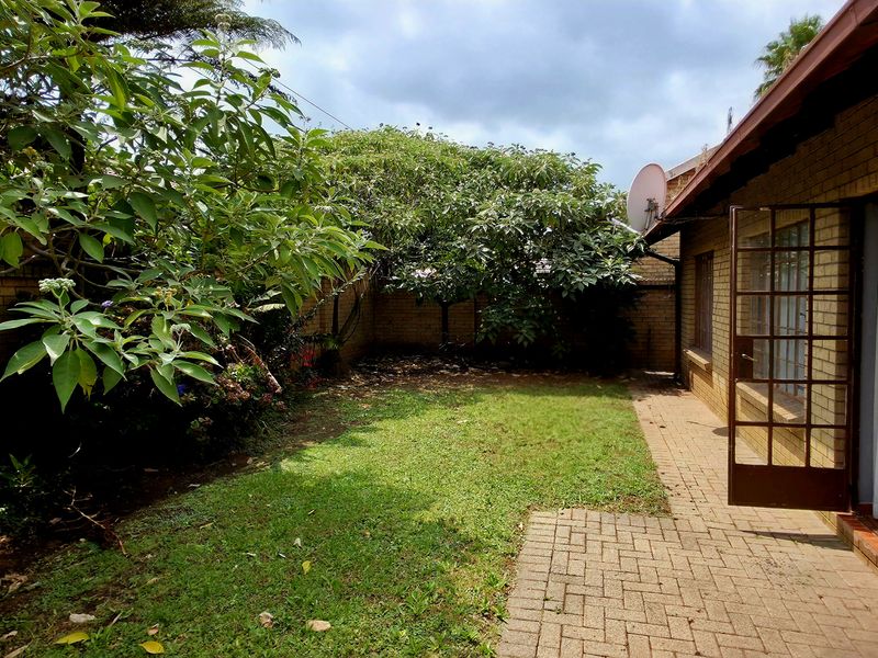 A Sophisticated 2-Bedroom En-Suite Residence Designed for the Discerning Buyer. - Photo 8