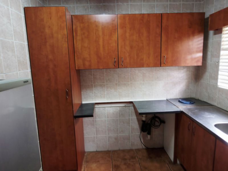 A Sophisticated 2-Bedroom En-Suite Residence Designed for the Discerning Buyer. - Photo 9