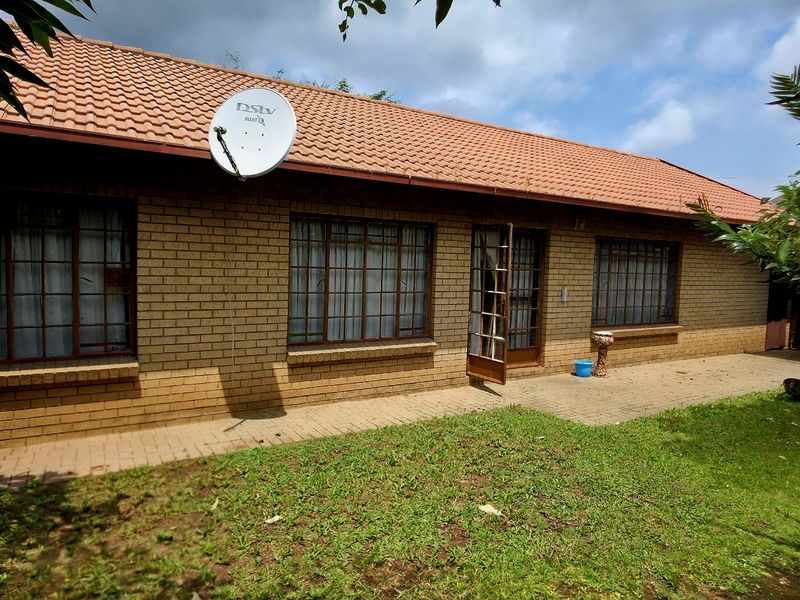 A Sophisticated 2-Bedroom En-Suite Residence Designed for the Discerning Buyer. - Photo 7