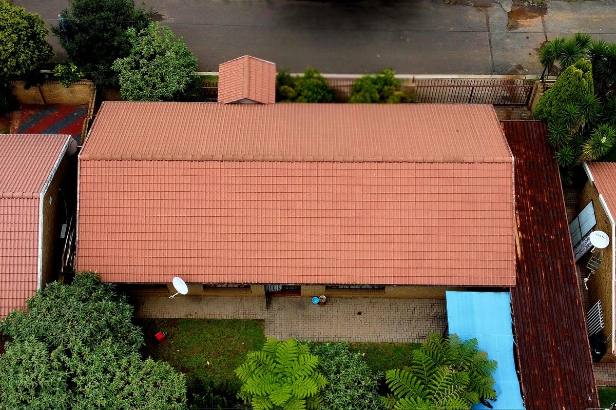 A Sophisticated 2-Bedroom En-Suite Residence Designed for the Discerning Buyer. - Photo 5